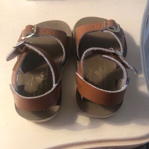 Brown Flip Flops with Cushioned Sole and Stylish Design
